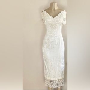 Beautiful bridal dress perfect for an elopement ceremony or wedding!